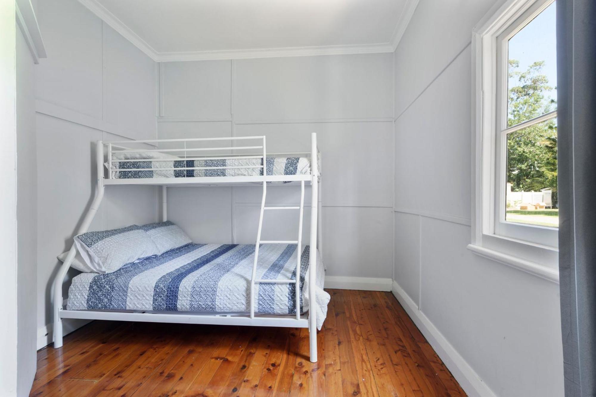 Calm Waters Waterfront Cottages Sussex Inlet Room photo